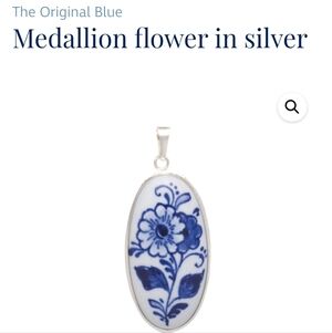 DELFT Holland Royal Blue Porcelain Medallion Pendant Original Box